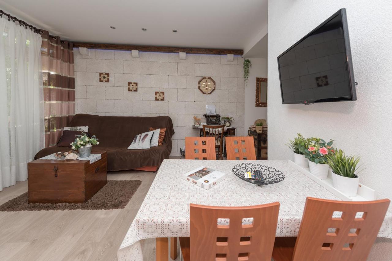 Apartmani Antunovic พอดโกรา ภายนอก รูปภาพ