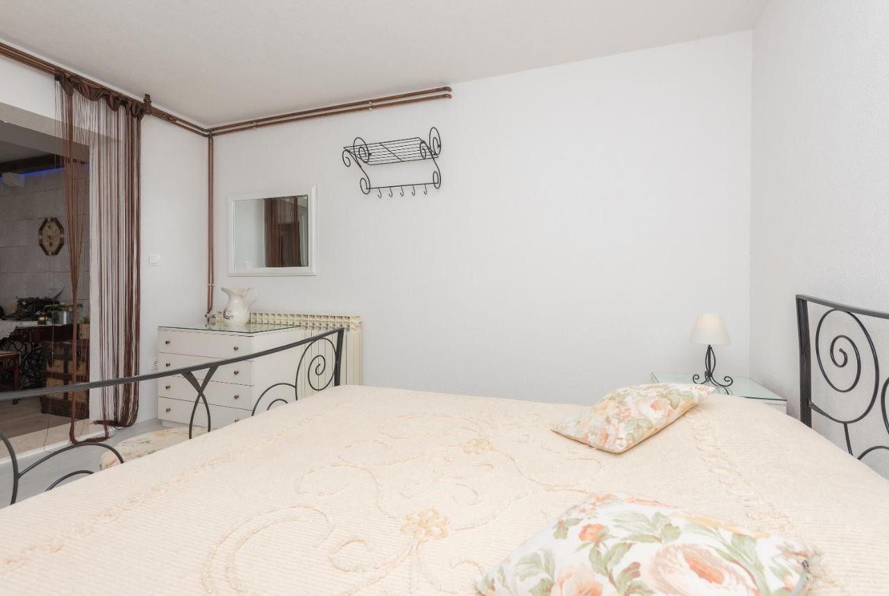 Apartmani Antunovic พอดโกรา ภายนอก รูปภาพ