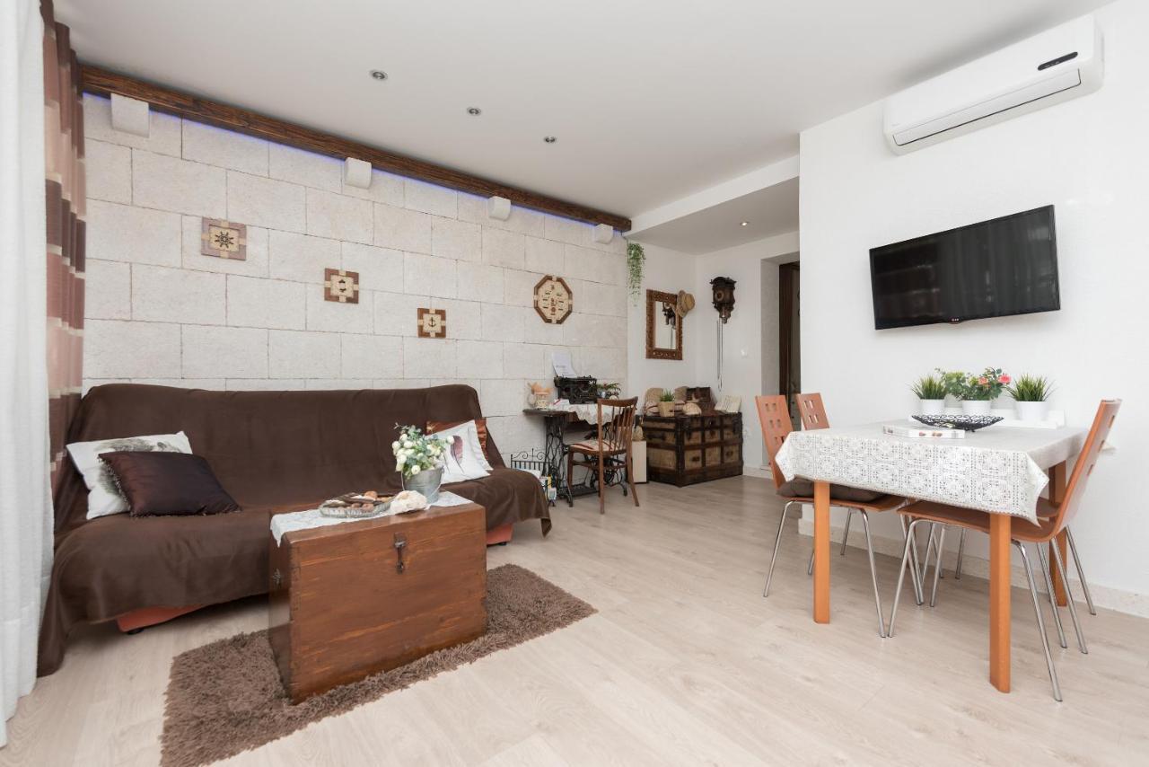 Apartmani Antunovic พอดโกรา ภายนอก รูปภาพ